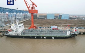 全球首艘压缩天然气（CNG）运输船今天从江苏启东开航
